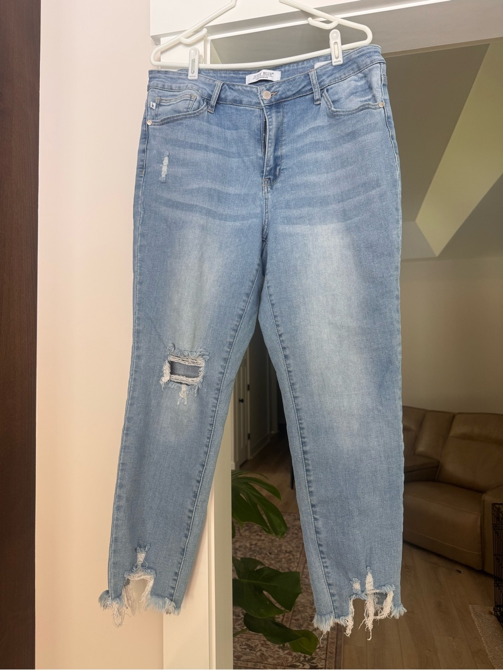Judy Blue Faded Light Blue Distressed Ankle Jeans / Sz 15/32